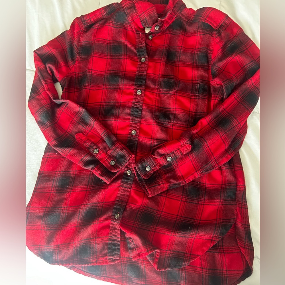 American Eagle M red flannel with buttons